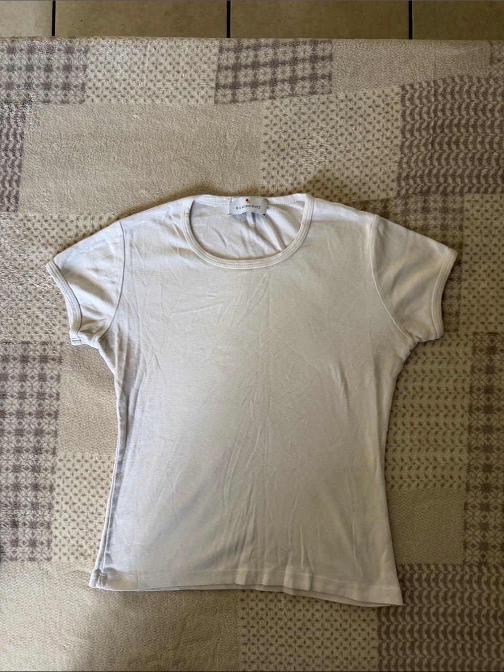 Gil Rodriguez Classic Women's White Crewneck Tee size small 100% cotton